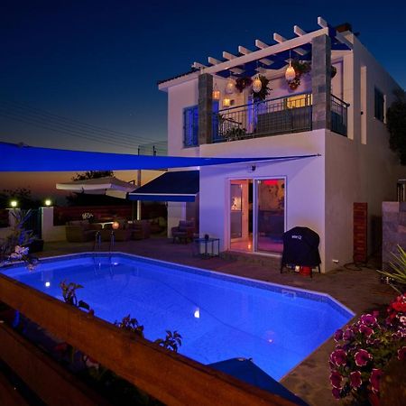 Villanelle Bed & Breakfast Welcomes Dog Lovers Only Tala Exterior photo