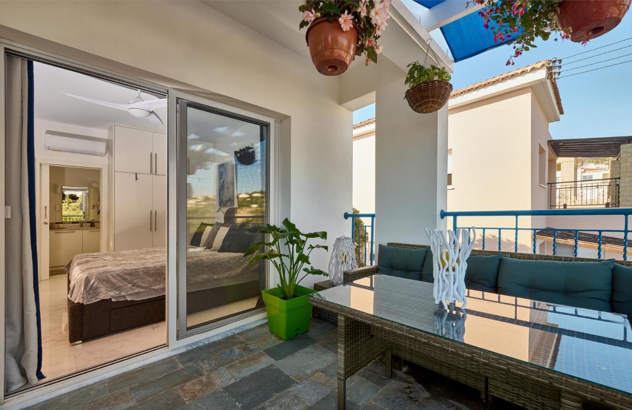 Villanelle Bed & Breakfast Welcomes Dog Lovers Only Tala Exterior photo