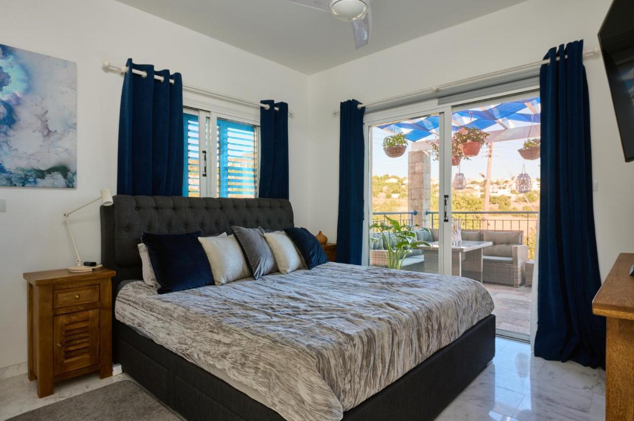 Villanelle Bed & Breakfast Welcomes Dog Lovers Only Tala Exterior photo