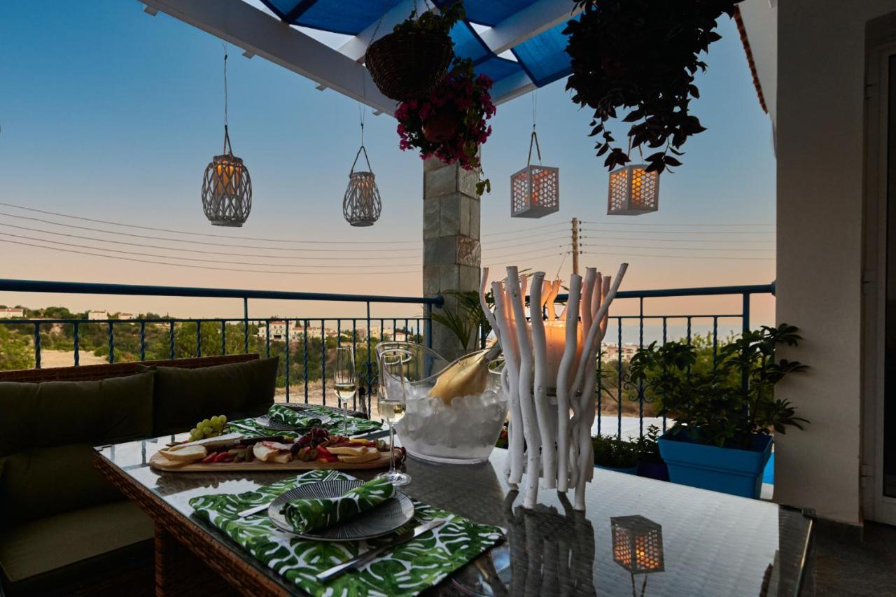 Villanelle Bed & Breakfast Welcomes Dog Lovers Only Tala Exterior photo