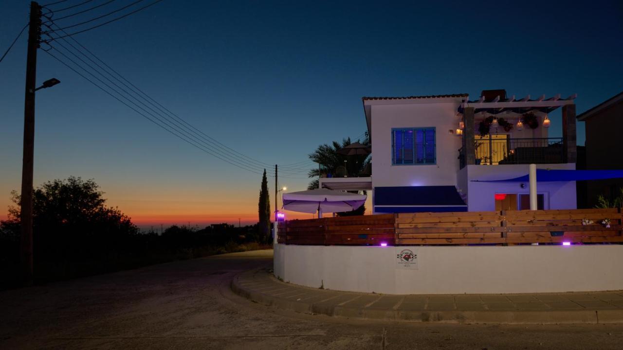 Villanelle Bed & Breakfast Welcomes Dog Lovers Only Tala Exterior photo