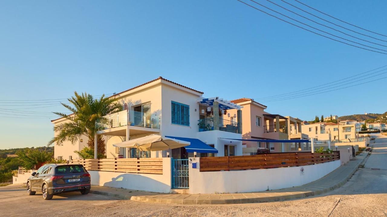 Villanelle Bed & Breakfast Welcomes Dog Lovers Only Tala Exterior photo
