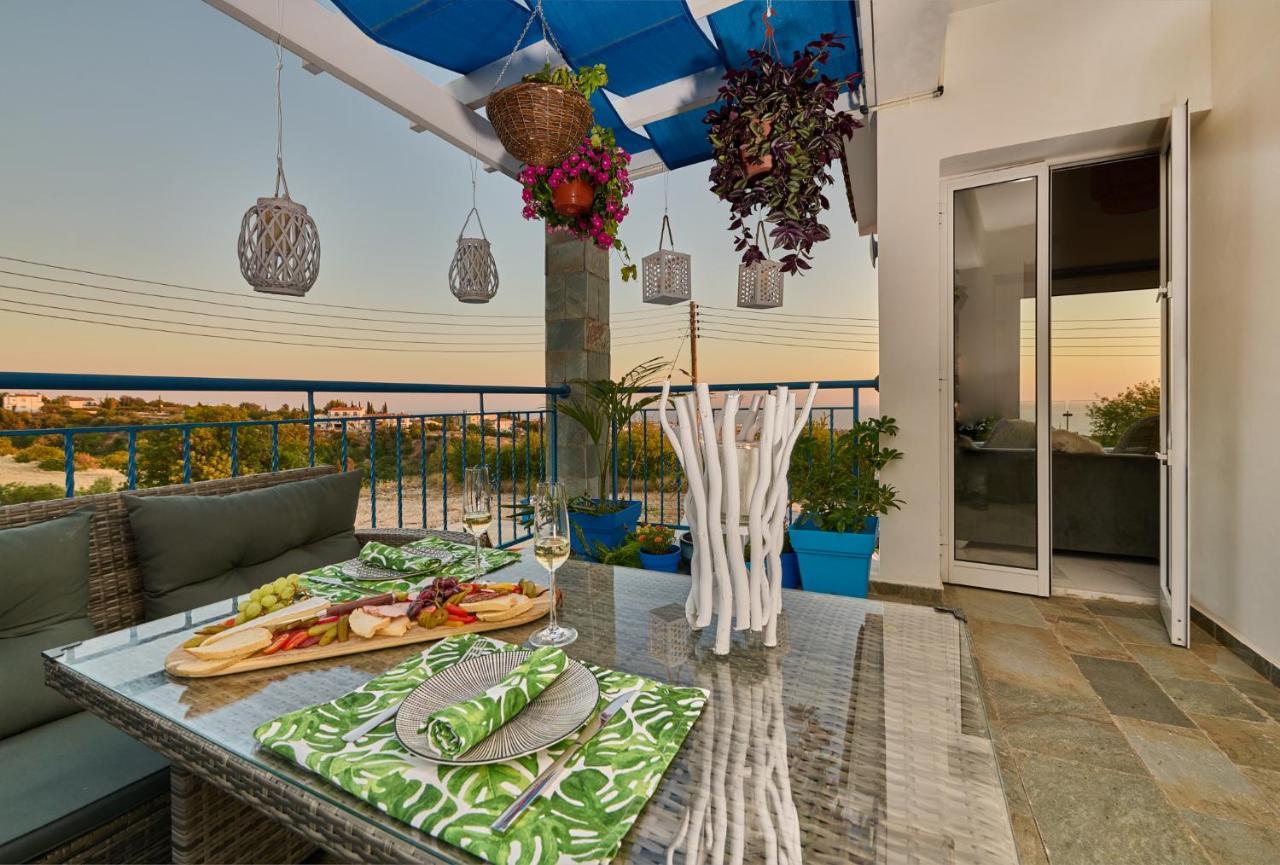 Villanelle Bed & Breakfast Welcomes Dog Lovers Only Tala Exterior photo